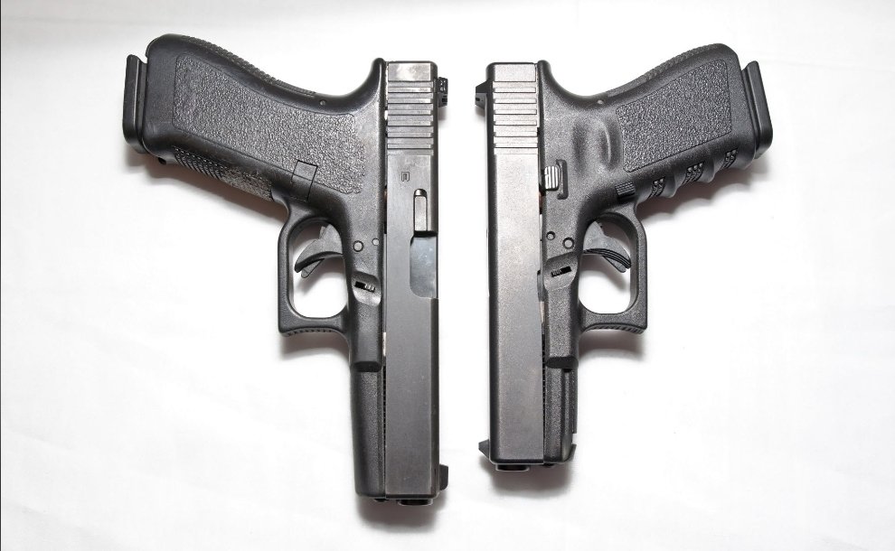 Image shows details of Glock 17 vs 19 compared side by side